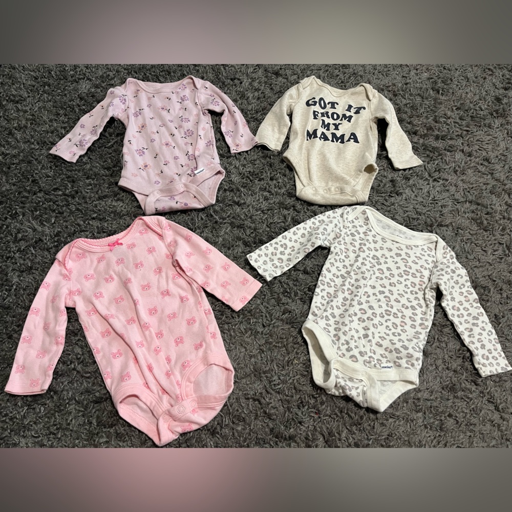 4 baby girl onesies,  3 pairs of pants, all size 0-3M ✨bundle✨